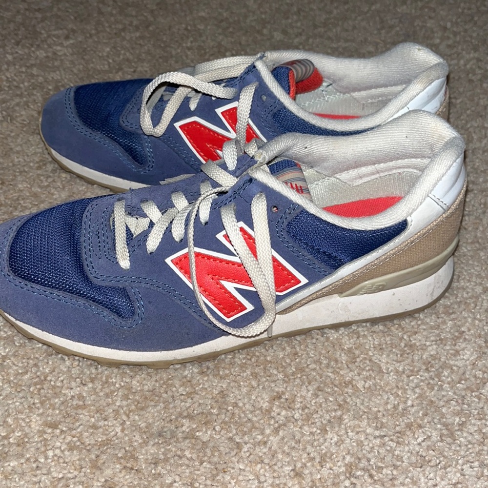 New balance tennis shoes